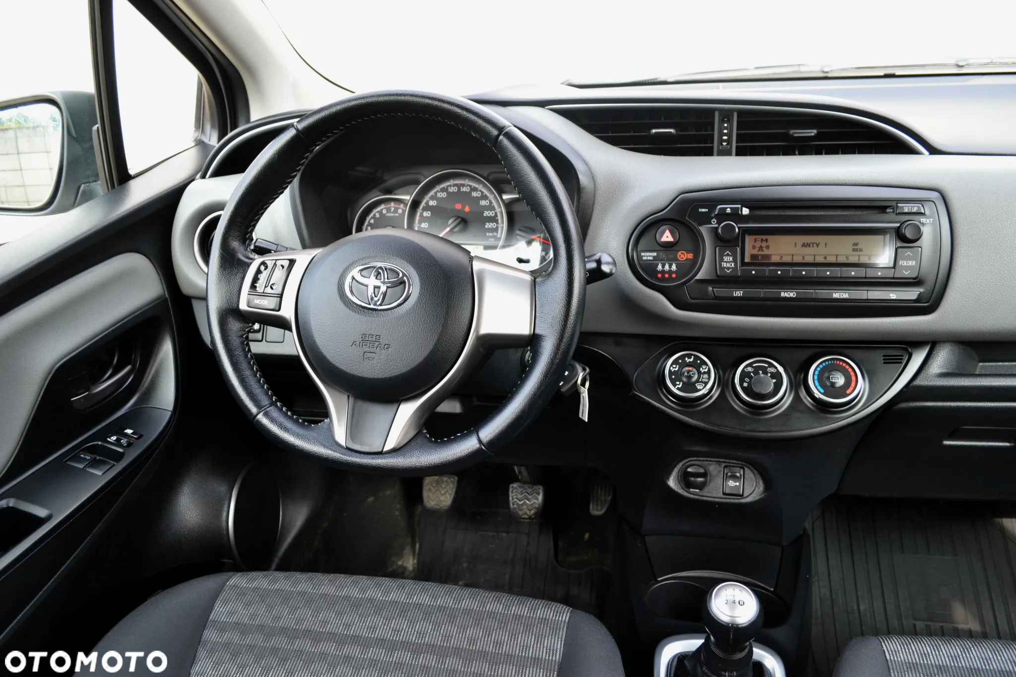 Toyota Yaris 1.0 Life EU6 - 9