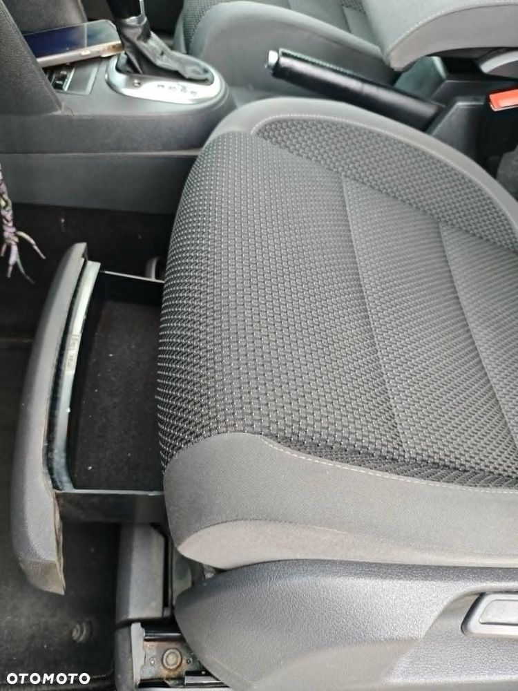 Volkswagen Touran - 10