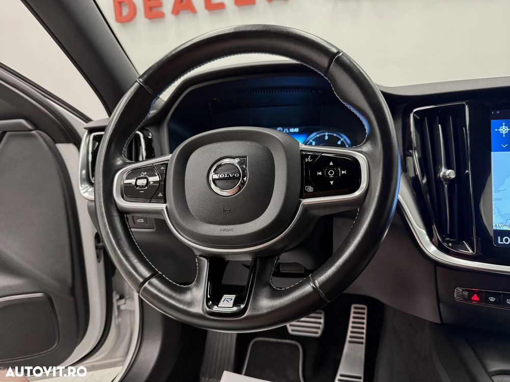 Volvo V60 D4 R-Design - 31