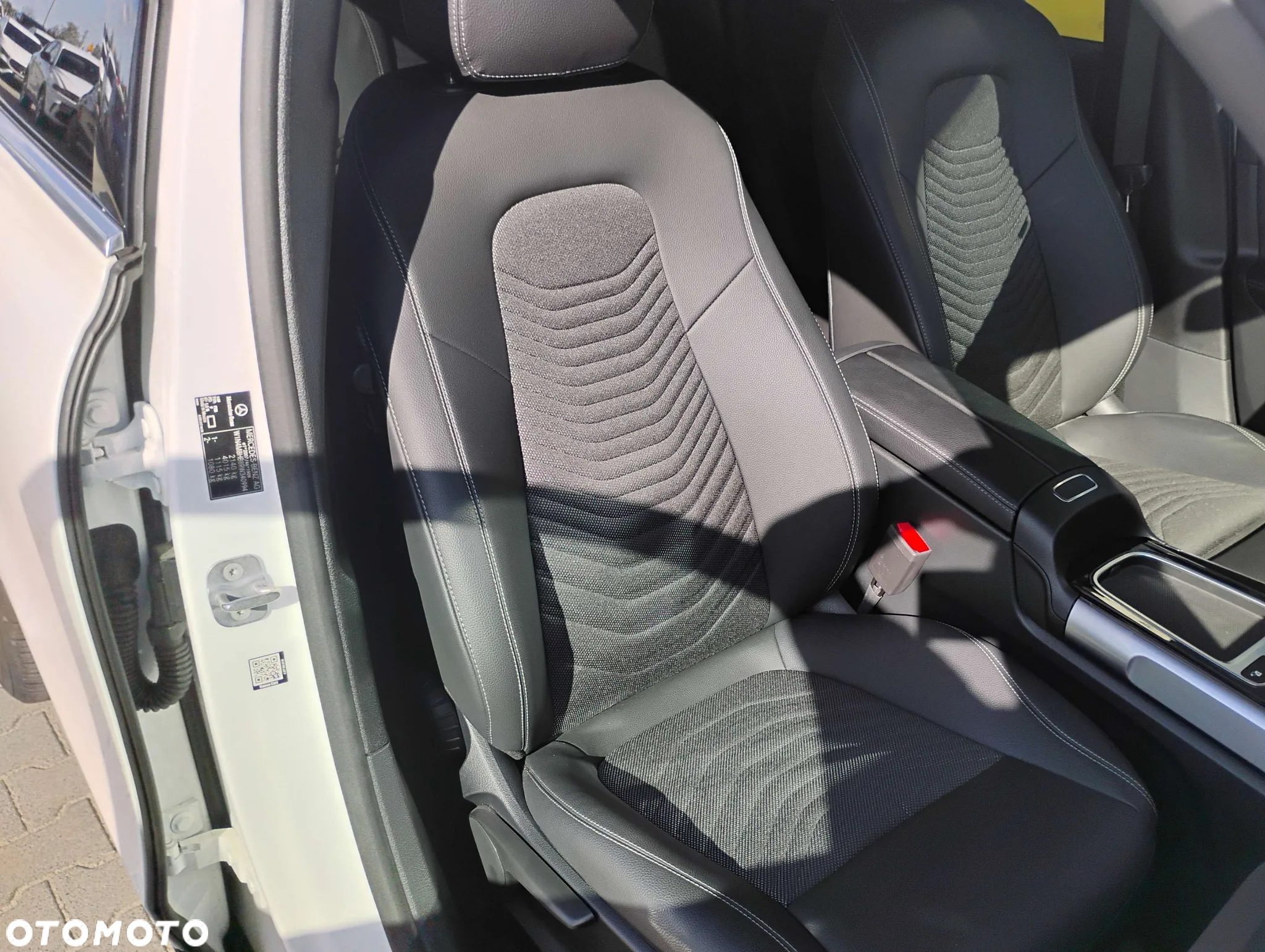 Mercedes-Benz GLB 200 Progressive 7G-DCT - 21