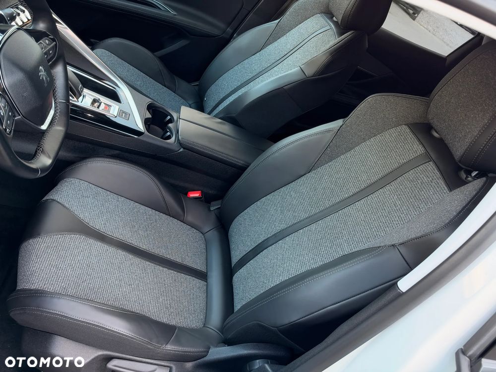 Peugeot 3008 1.2 PureTech Allure S&S EAT6 - 21