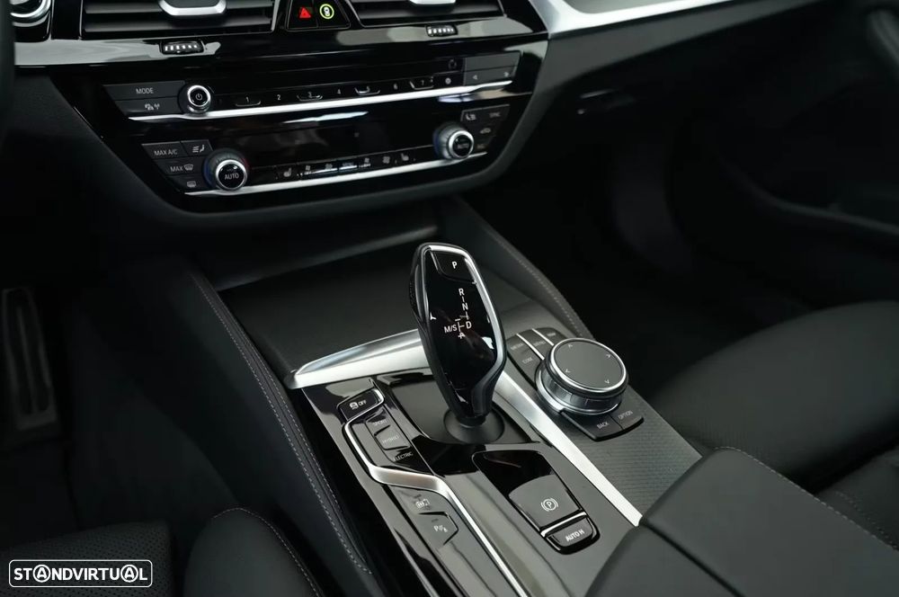 BMW 545 e xDrive Pack M - 8