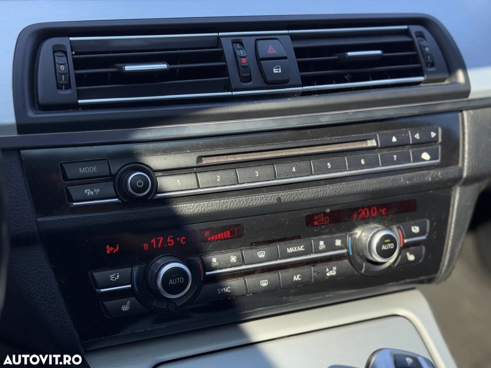 BMW Seria 5 520d xDrive AT - 28