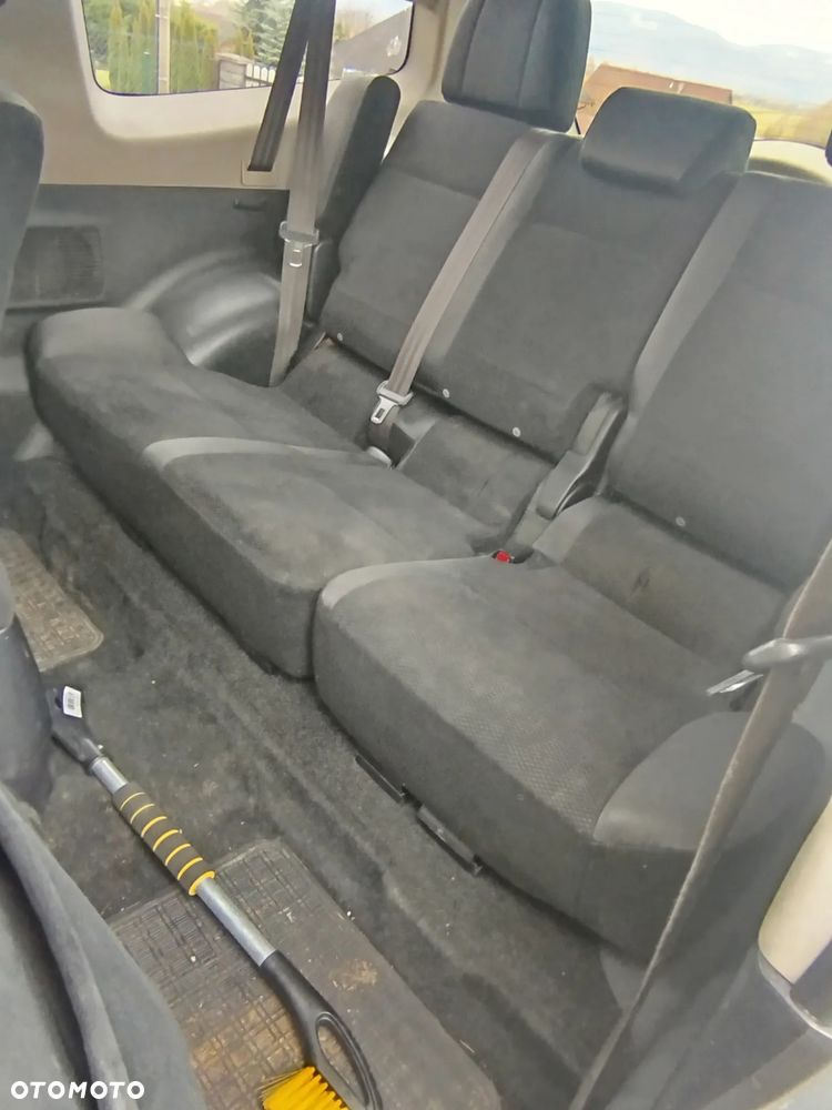 Mitsubishi Pajero - 11