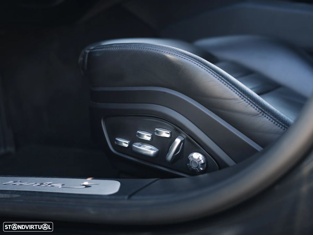 Porsche Panamera Sport Turismo Turbo S E-Hybrid - 18