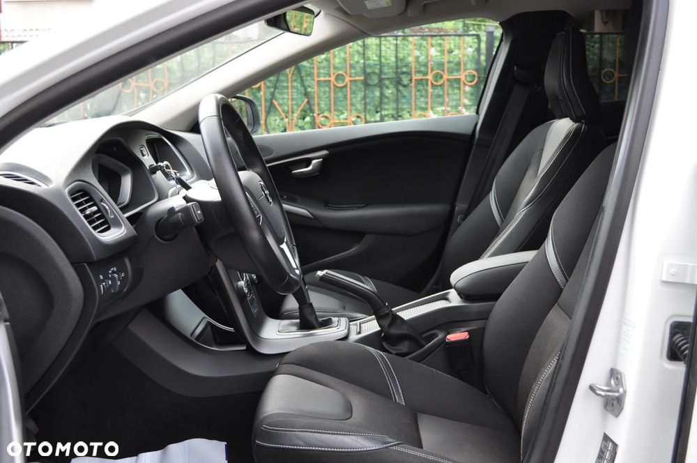 Volvo V40 D2 Momentum - 12