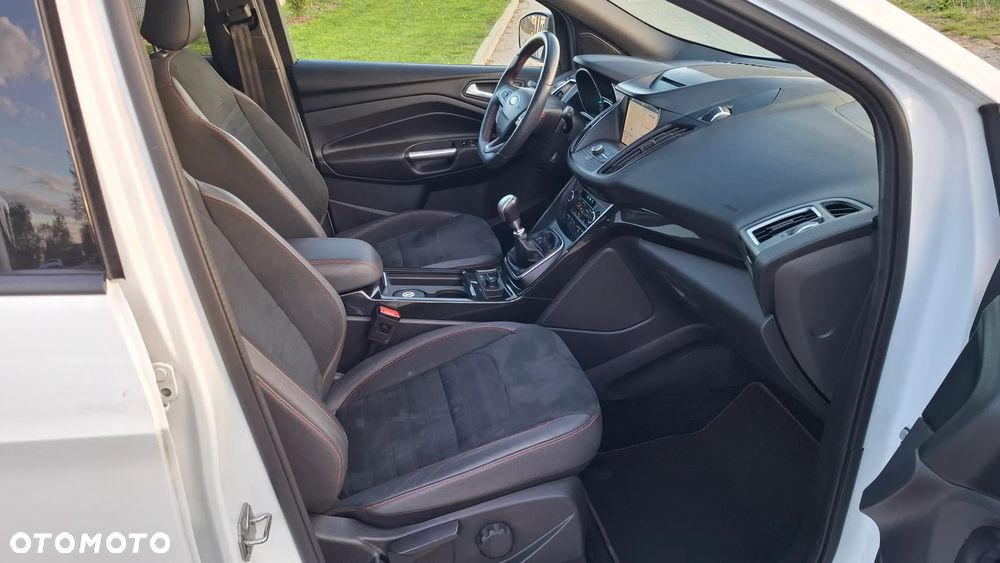 Ford Kuga 1.5 EcoBoost 2x4 ST-Line - 11