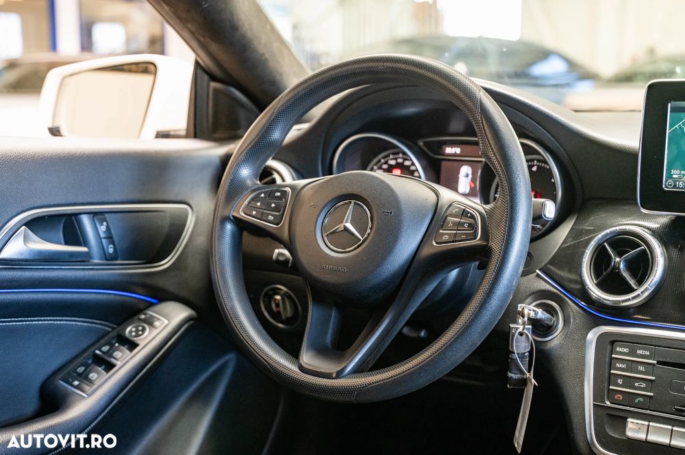 Mercedes-Benz CLA 180 d Shooting Brake 7G-DCT - 32