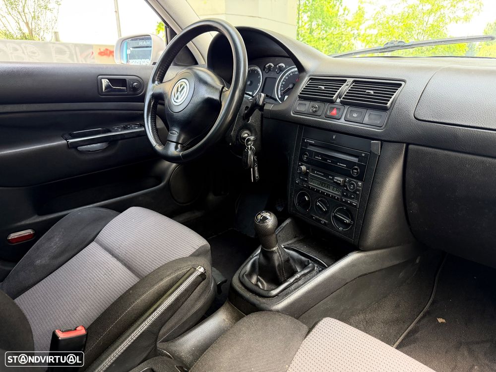 VW Golf 1.4i 25 Anos - 12