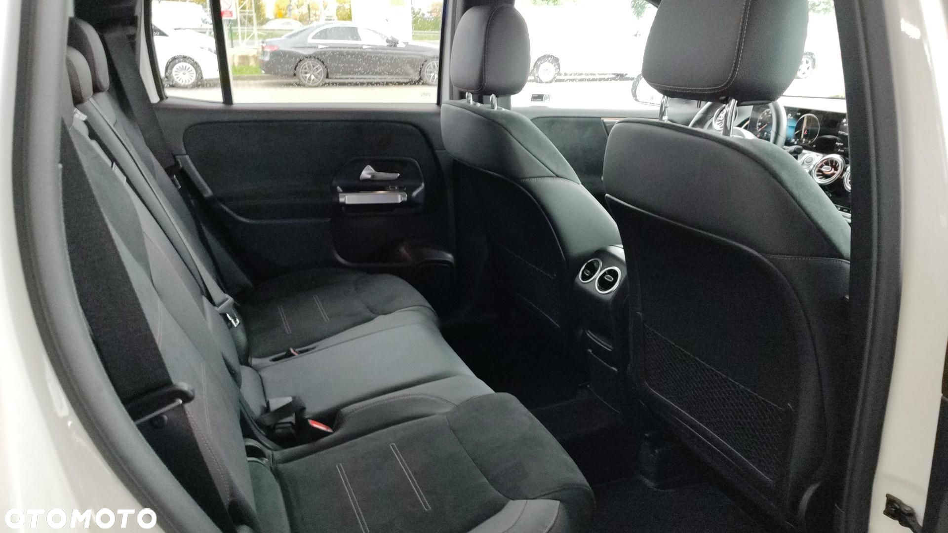 Mercedes-Benz GLB - 14