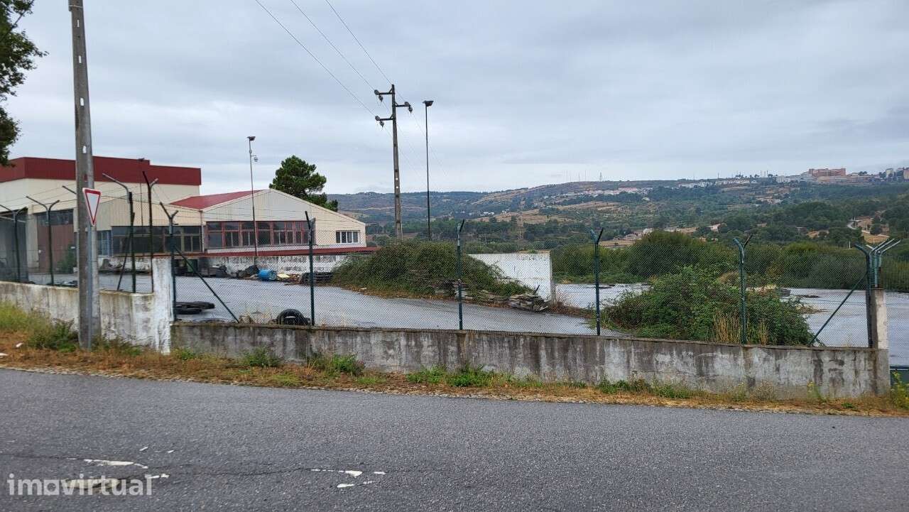 Pavilhão com 1200 m2 e logradouro na Guarda - Grande imagem: 5/19