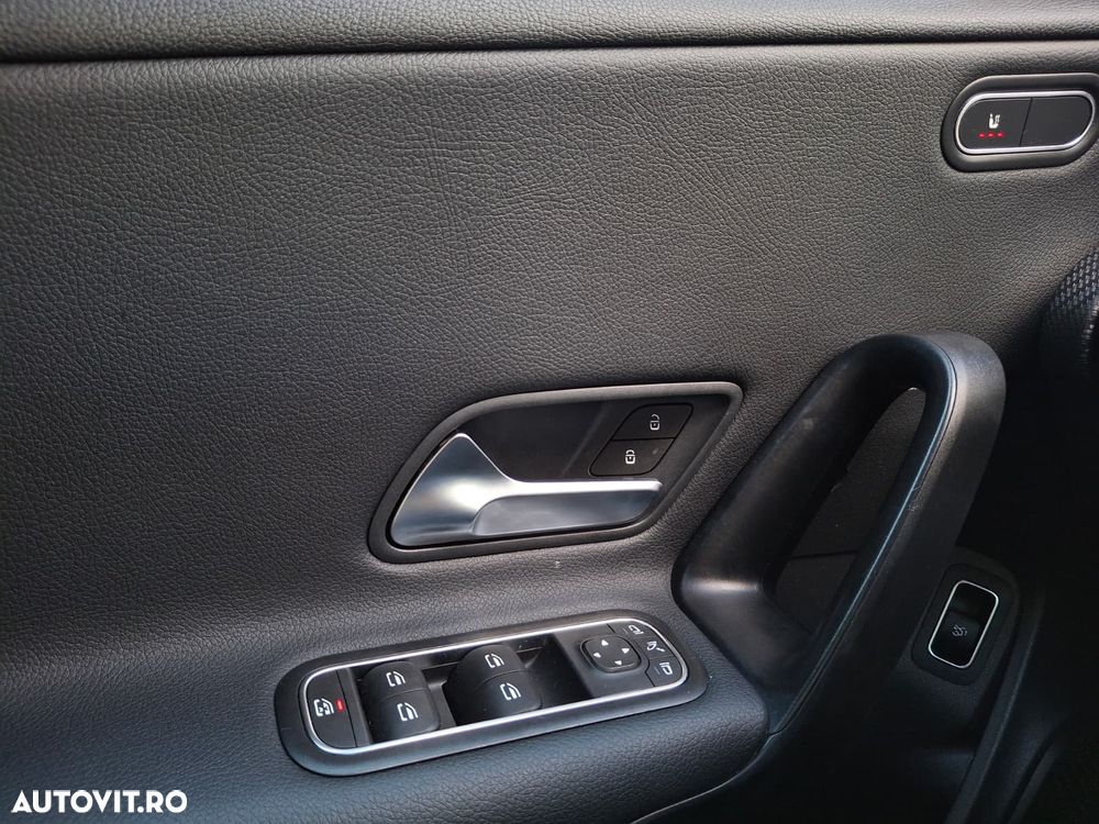 Mercedes-Benz CLA 180 7G-DCT - 27