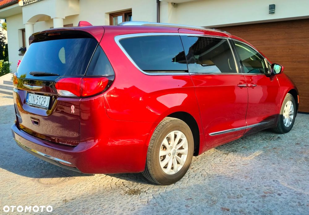 Chrysler Pacifica - 3