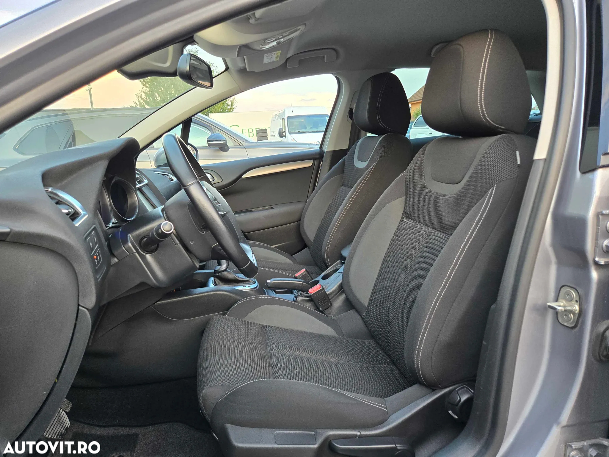 Citroën C4 1.2 PureTech S&S EAT8 Feel - 18