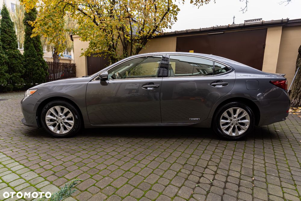 Lexus ES - 6