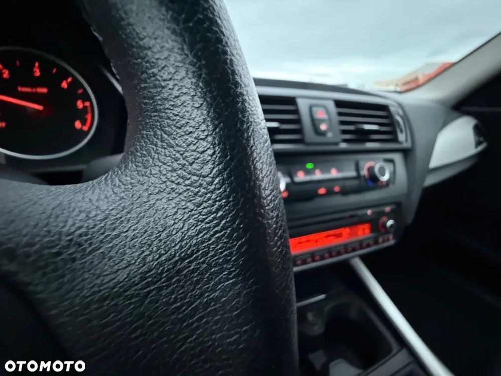 BMW Seria 1 114d Sport Line - 12