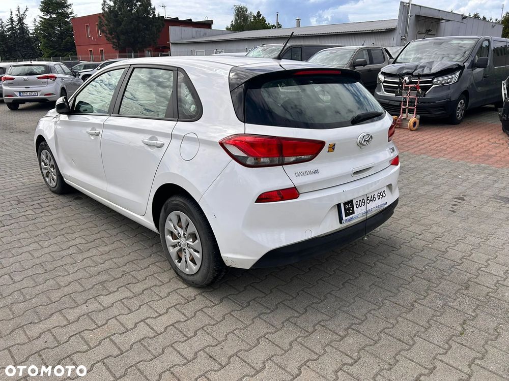 Hyundai i30 1.6 D Classic + - 7