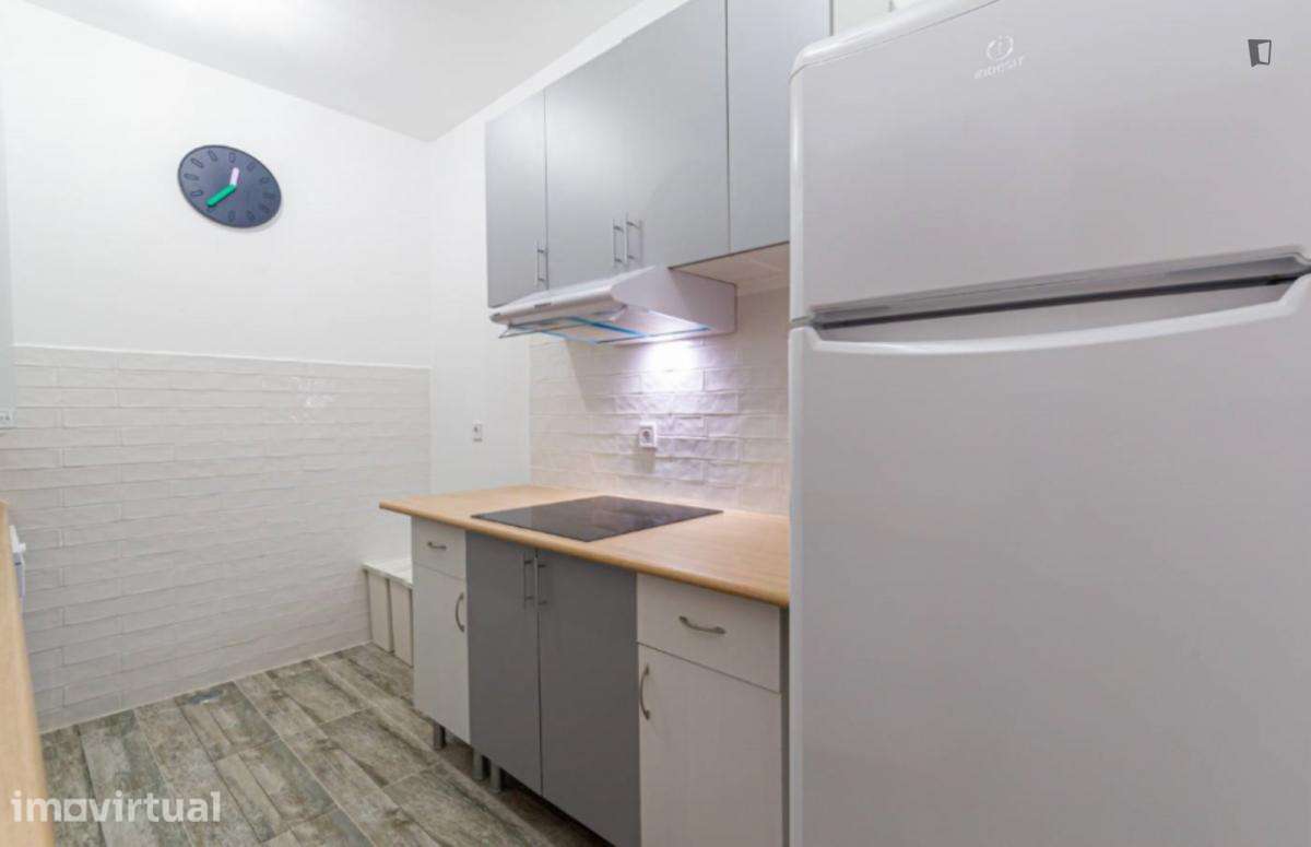 Quarto - localizado em Benfica Lisbon - Grande imagem: 4/11