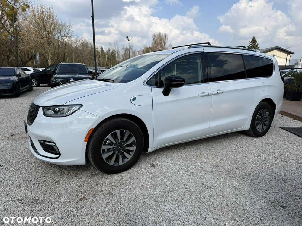 Chrysler Pacifica - 16