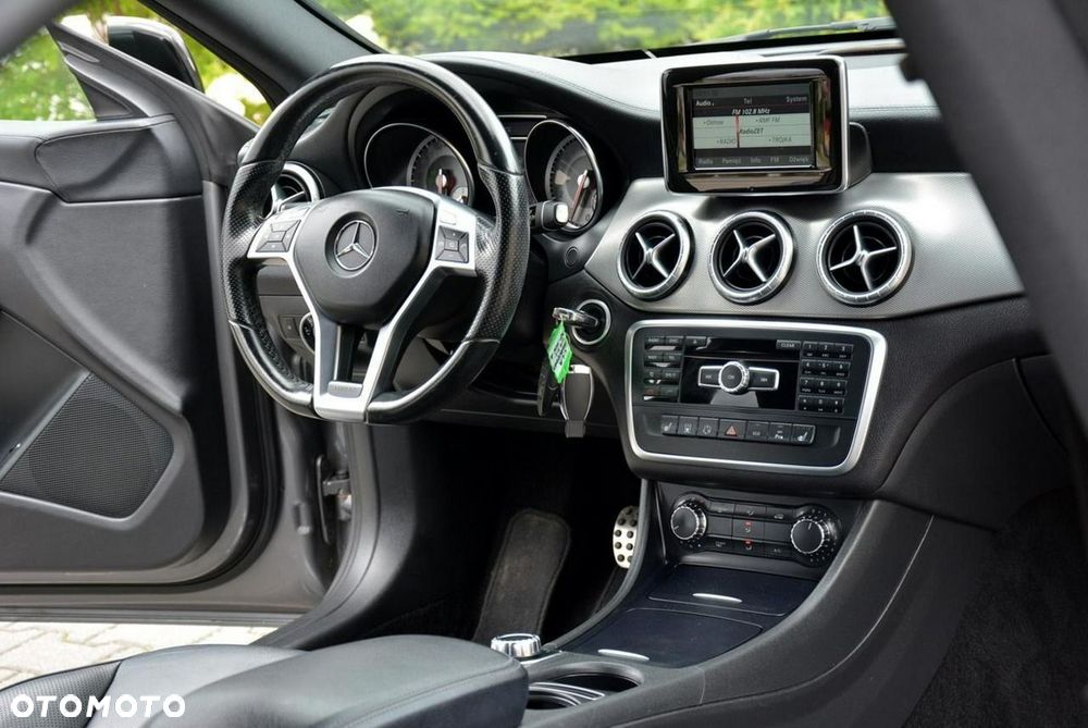 Mercedes-Benz CLA 200 7G-DCT AMG Line - 22