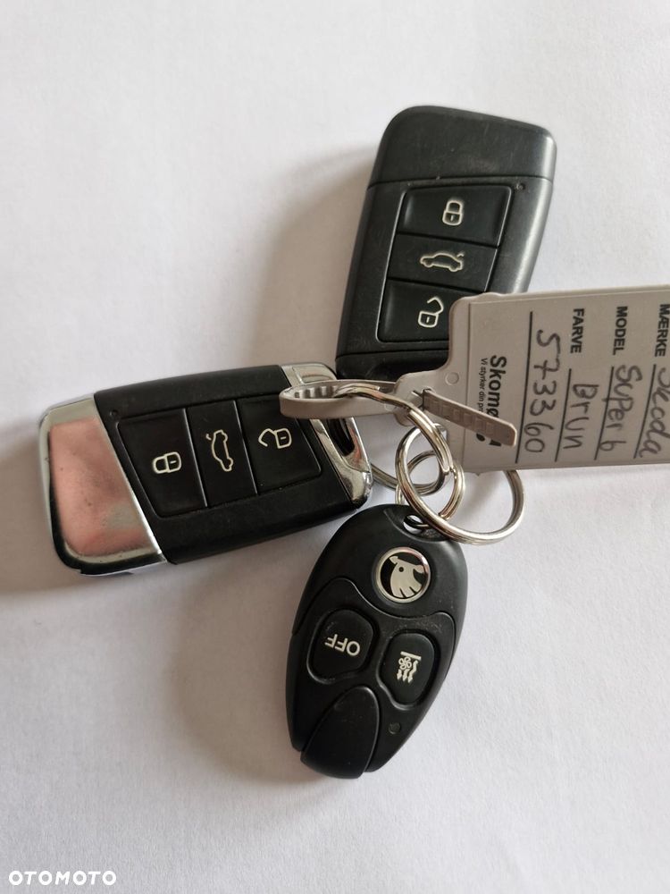 Skoda Superb 2.0 TDI DSG Premium Edition - 12