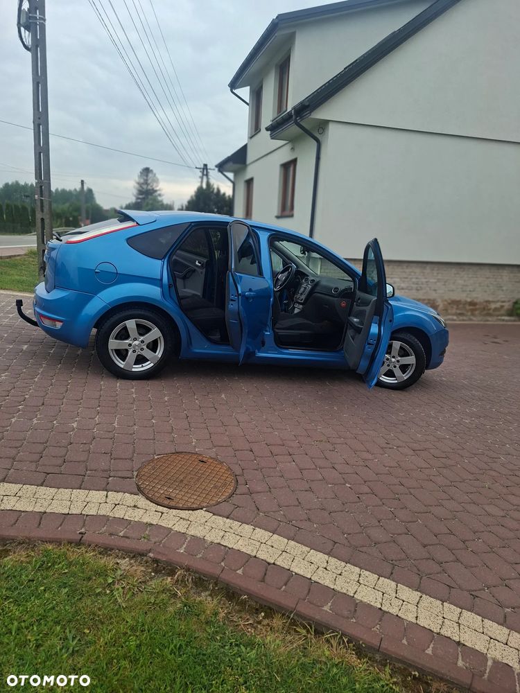 Ford Focus 2.0 16V Trend - 6