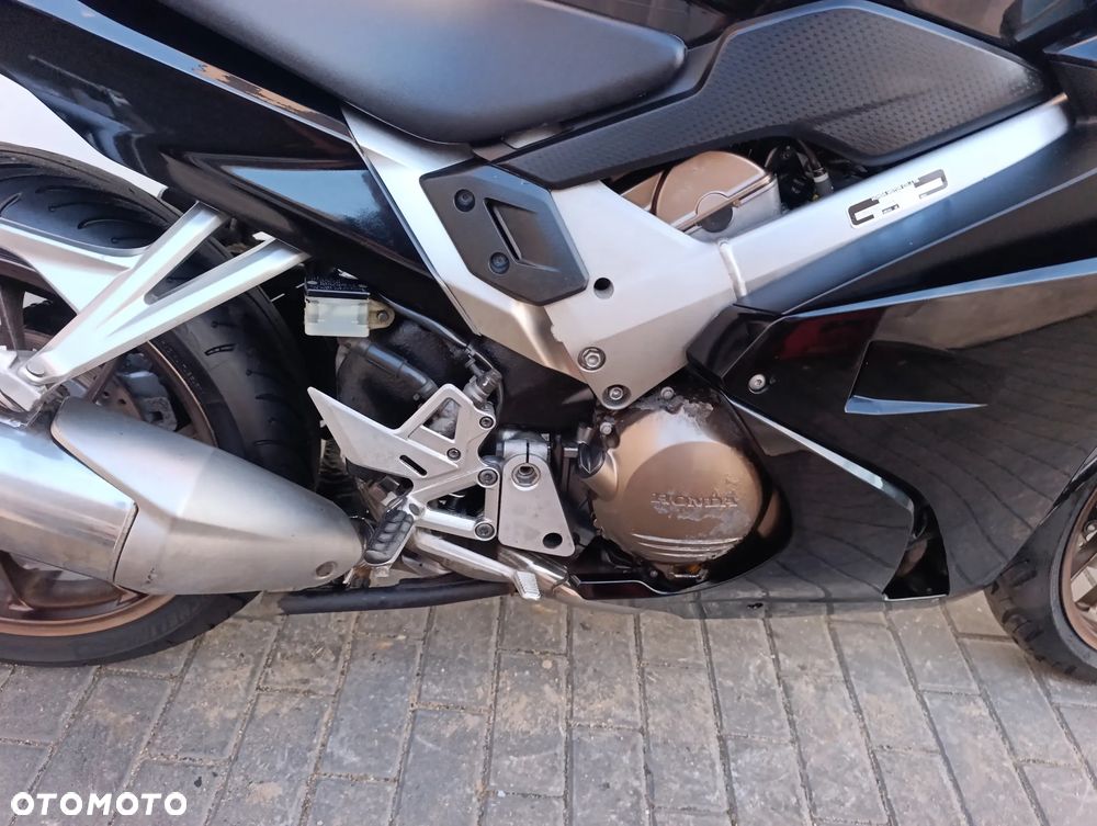 Honda VFR - 25