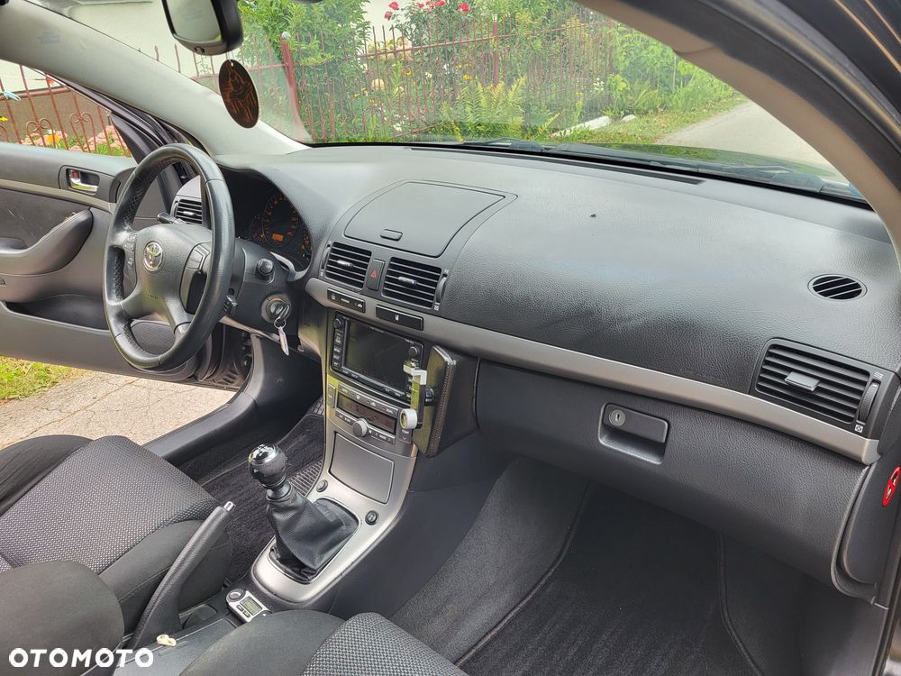 Toyota Avensis - 7