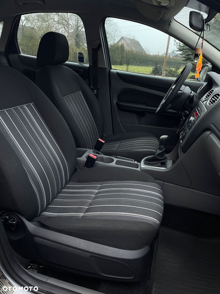 Ford Focus 1.6 Ambiente - 8
