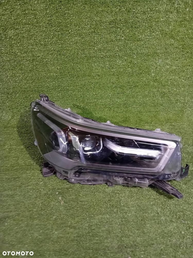 REFLEKTOR PRAWY PRZÓD TOYOTA HILUX VIII LIFT 20- FULL LED NR.963 - 2