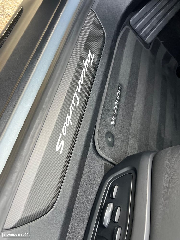 Porsche Taycan Turbo S - 11