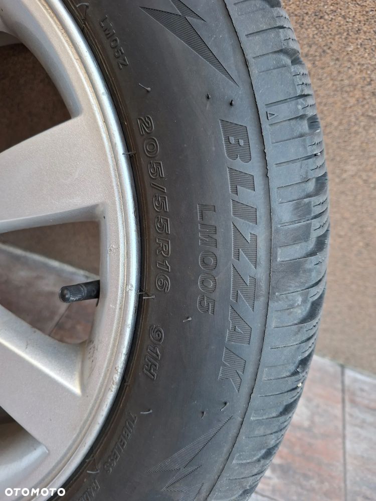 Subaru Legacy 2.0R Trend - 25