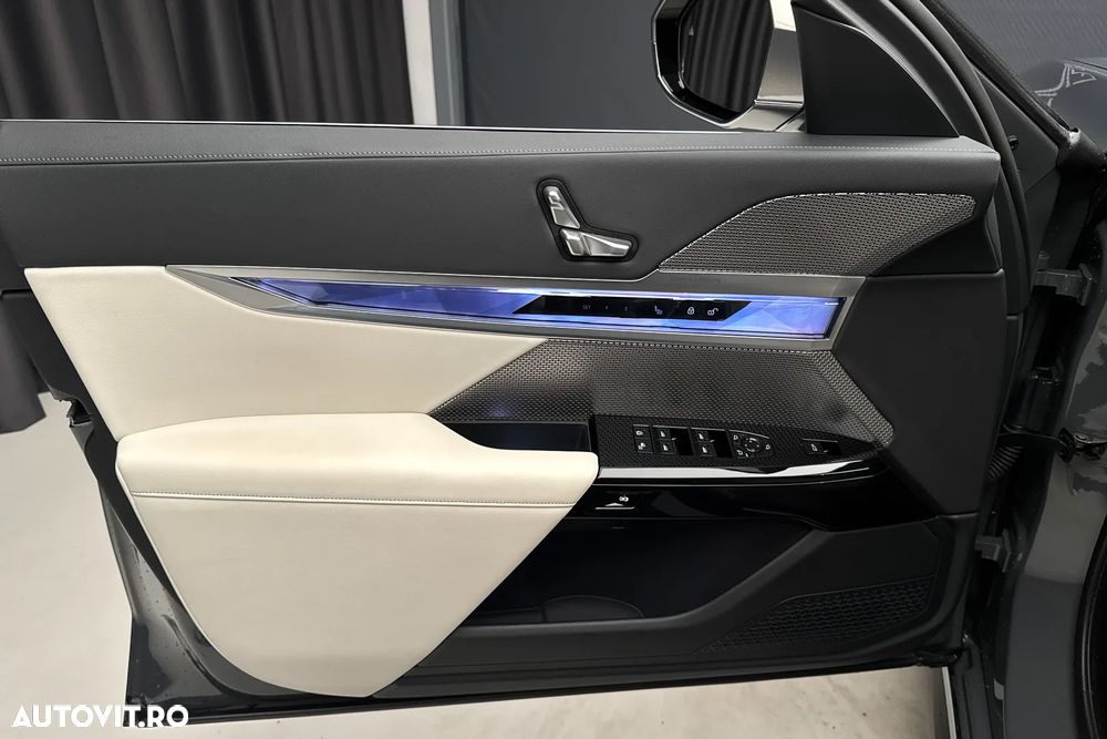 BMW Seria 7 740d xDrive MHEV - 23