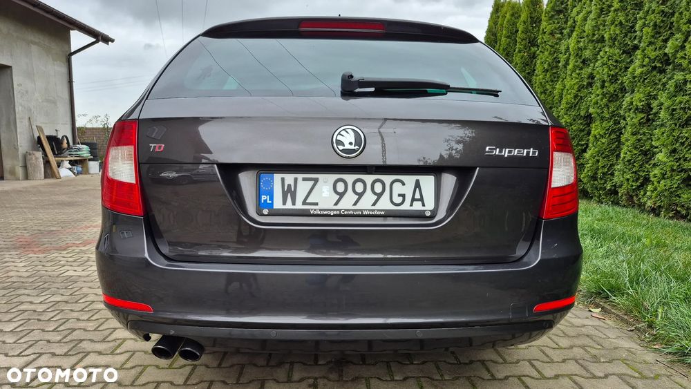 Skoda Superb 2.0 TDI L&K DSG - 8