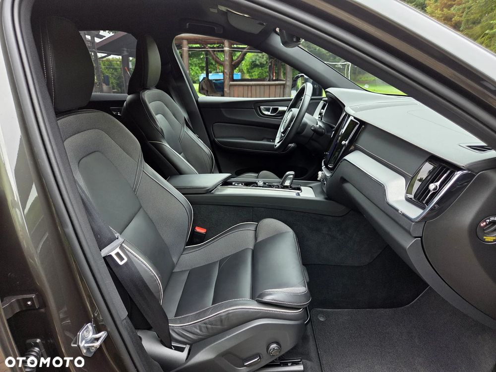 Volvo XC 60 B4 D Ultimate Dark - 33