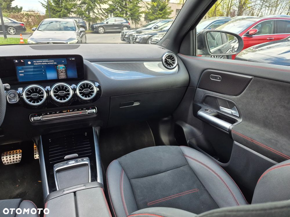 Mercedes-Benz GLA 200 AMG Line - 25