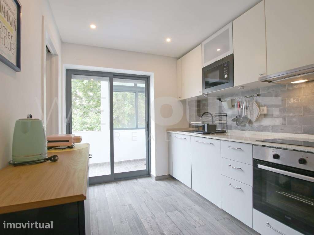 Apartamento T2 Renovado com Varanda - Excelente Localização ( Estaç... - Grande imagem: 2/19