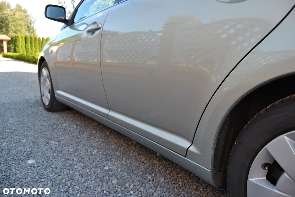 Toyota Avensis 1.8 VVT-i Sol - 36