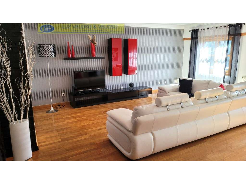 T1 com boas áreas, 2 lugares de parqueamento e arrecadação - Grande imagem: 2/60