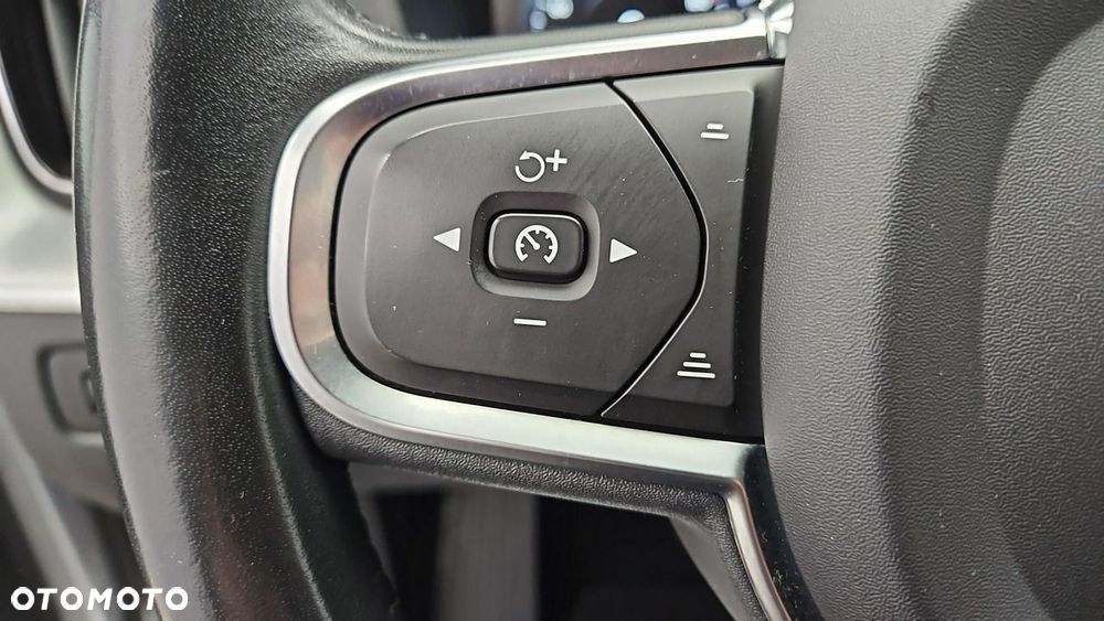 Volvo XC 60 B4 B Momentum - 16