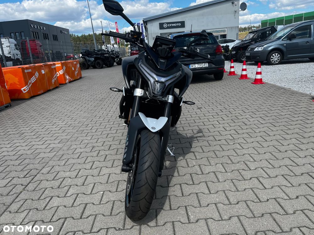 CFMoto 800NK - 2