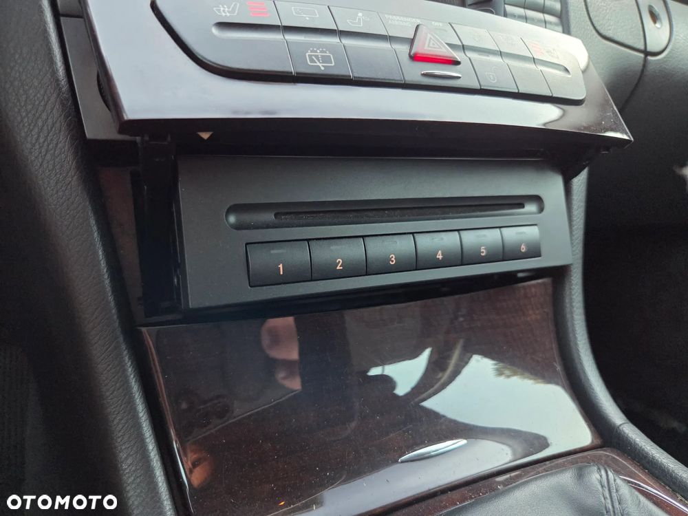 Mercedes-Benz Klasa E 220 CDI T Classic - 19