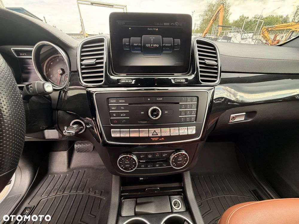 Mercedes-Benz GLS - 15