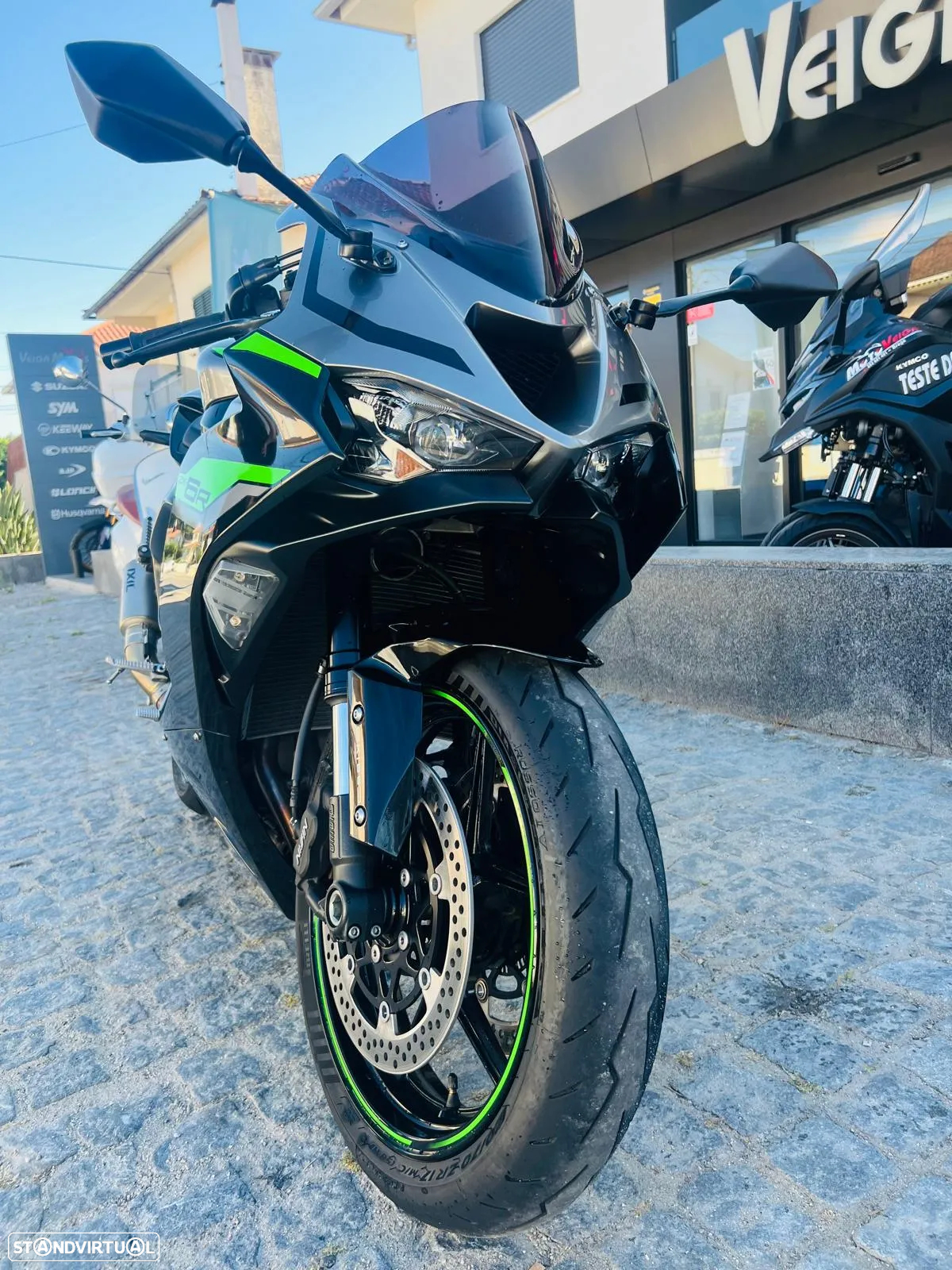 Kawasaki ZX -6r - 3