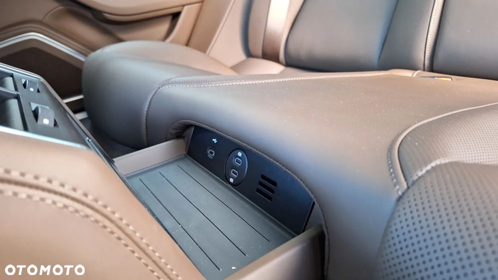 Porsche Panamera 4 E-Hybrid - 16
