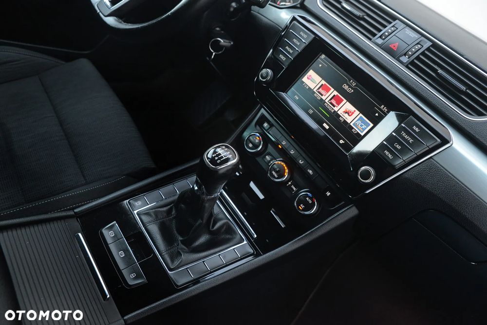 Skoda Superb 2.0 TDI Sportline - 7