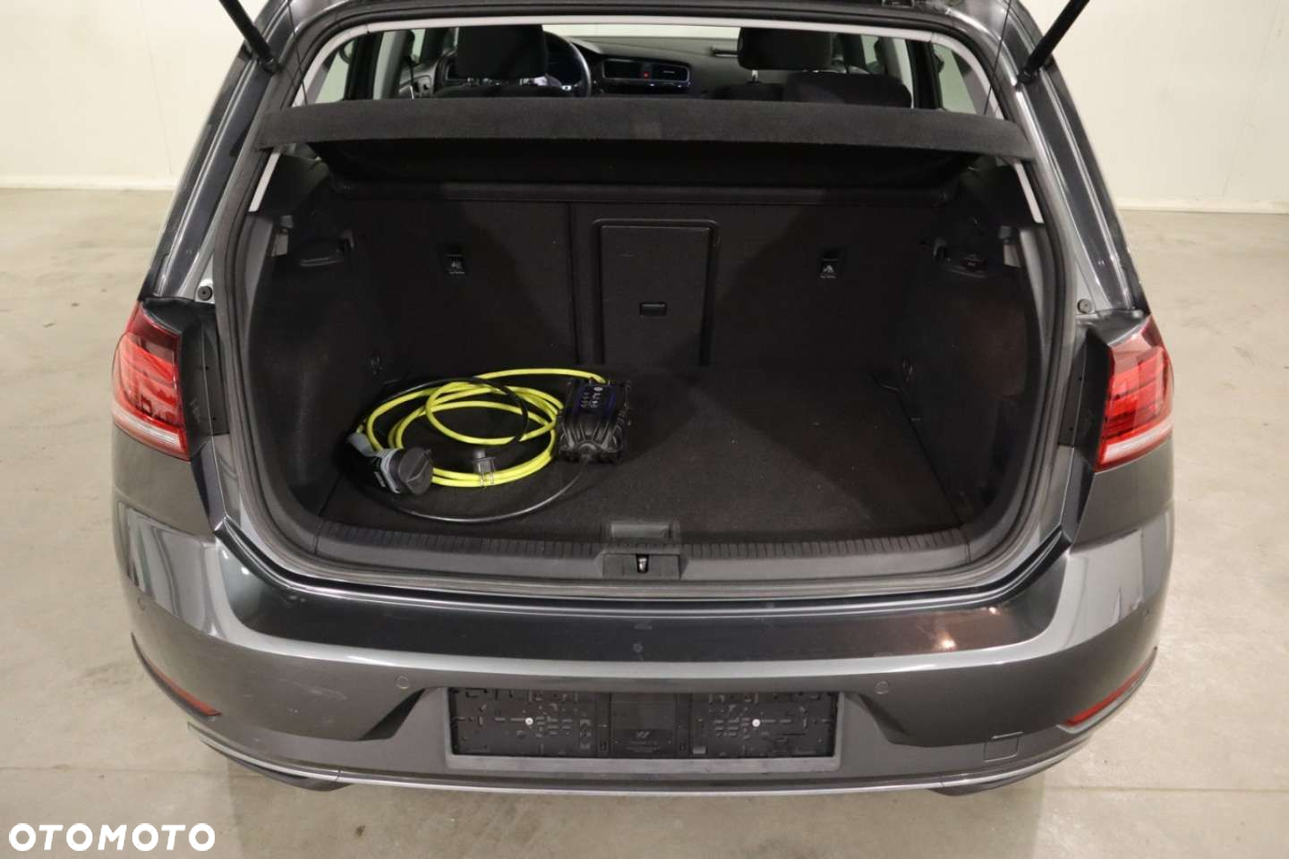 Volkswagen Golf e-Golf - 12