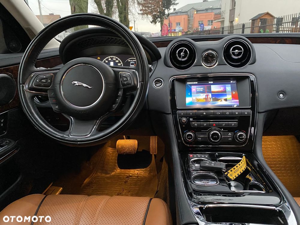 Jaguar XJ 3.0 T Premium Luxury - 14