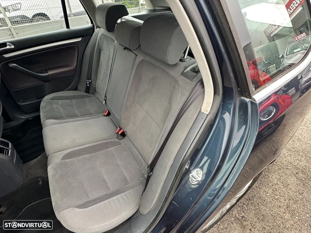 VW Golf Variant 1.9 TDi DPF Confortline DSG - 15