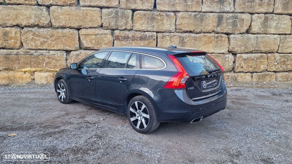 Volvo V60 D6 Plug-In-Hybrid AWD Geartronic Summum - 9